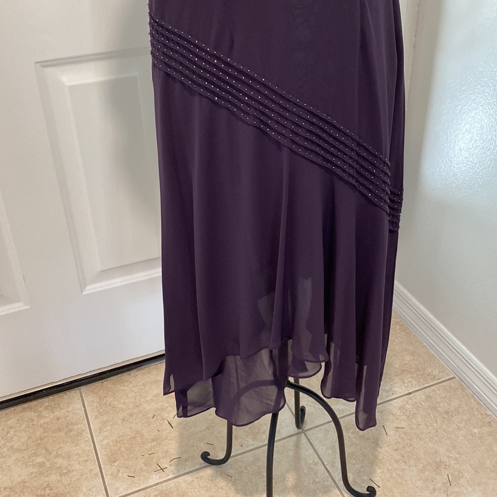 Adrianna Papell Plum Formal Dress. Ladies Size 4 - Picture 7 of 12